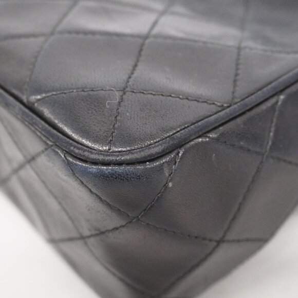 CHANEL Black Lambskin Leather Shoulder Bag - Picture 6 of 16